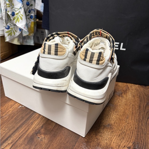 Burberry White and Brown Plaid Sneakers size 39 - Picture 3 of 3